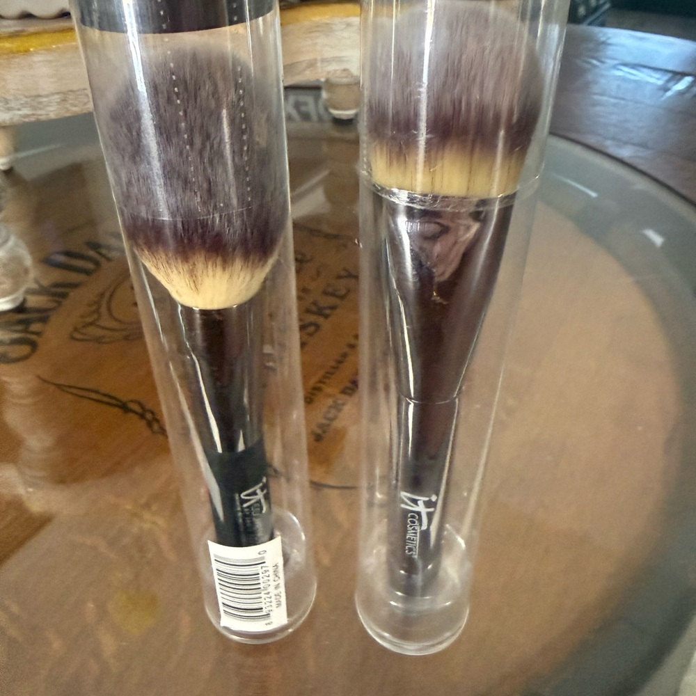it Heavenly Black Handle Makeup Brushes, Cream-to-Black Ombre Bristles (2)